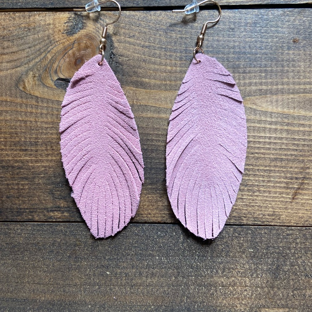 NEW! Boutique Pink Leather Feather Earrings! 🌸